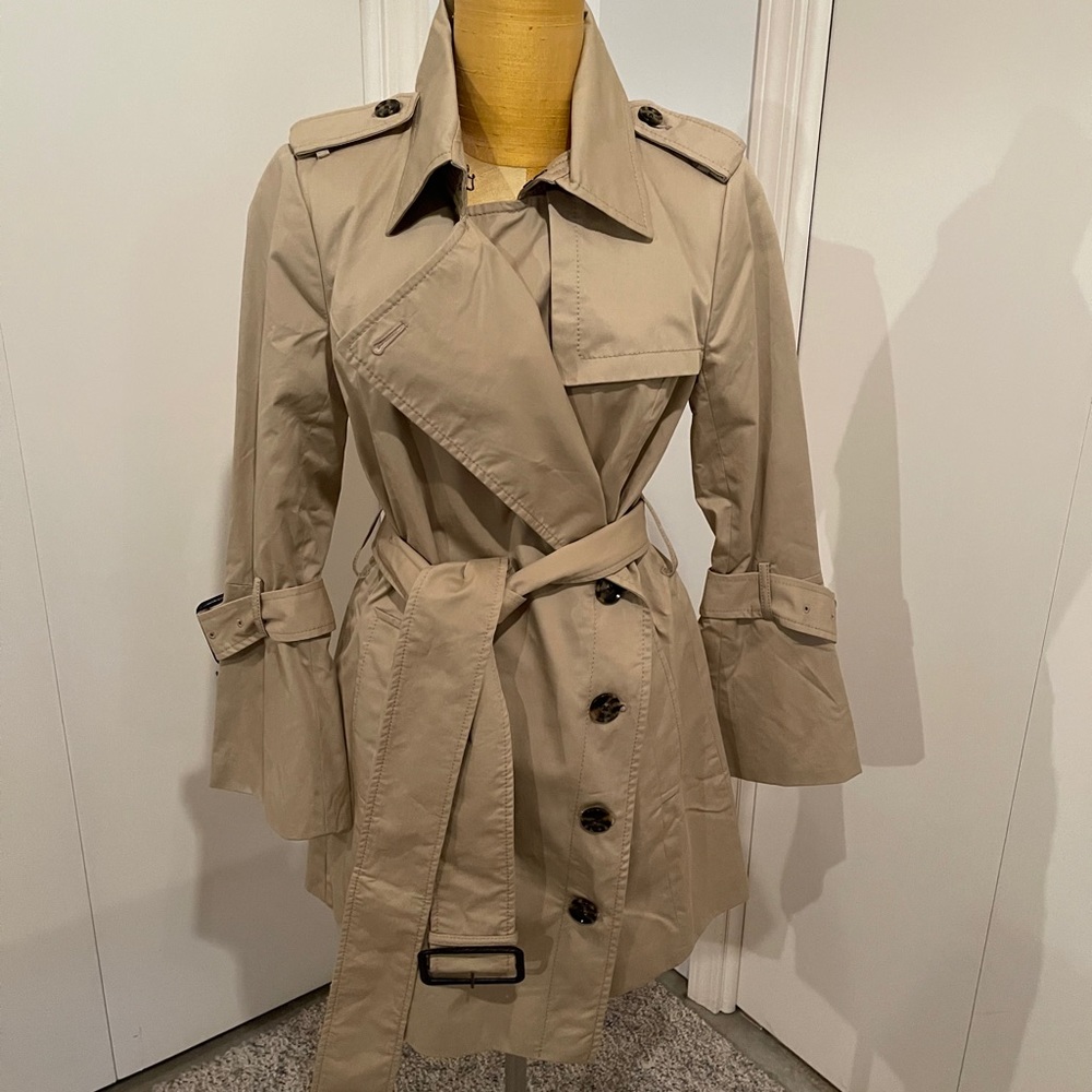 ☔️Spring rains☔️Banana Republic flare wrist coat